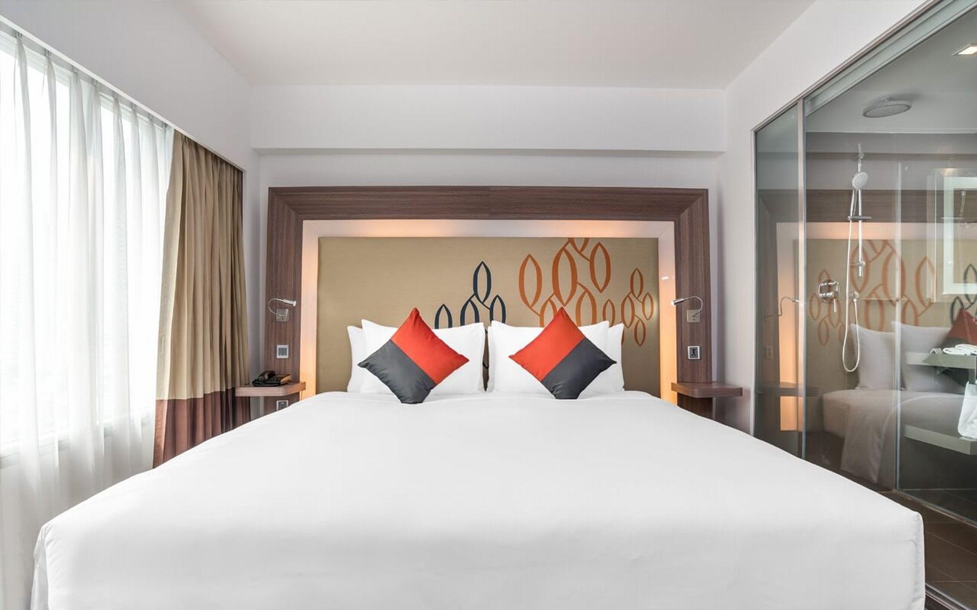 Hilton Garden Inn Bangkok Silom Zewnętrze zdjęcie