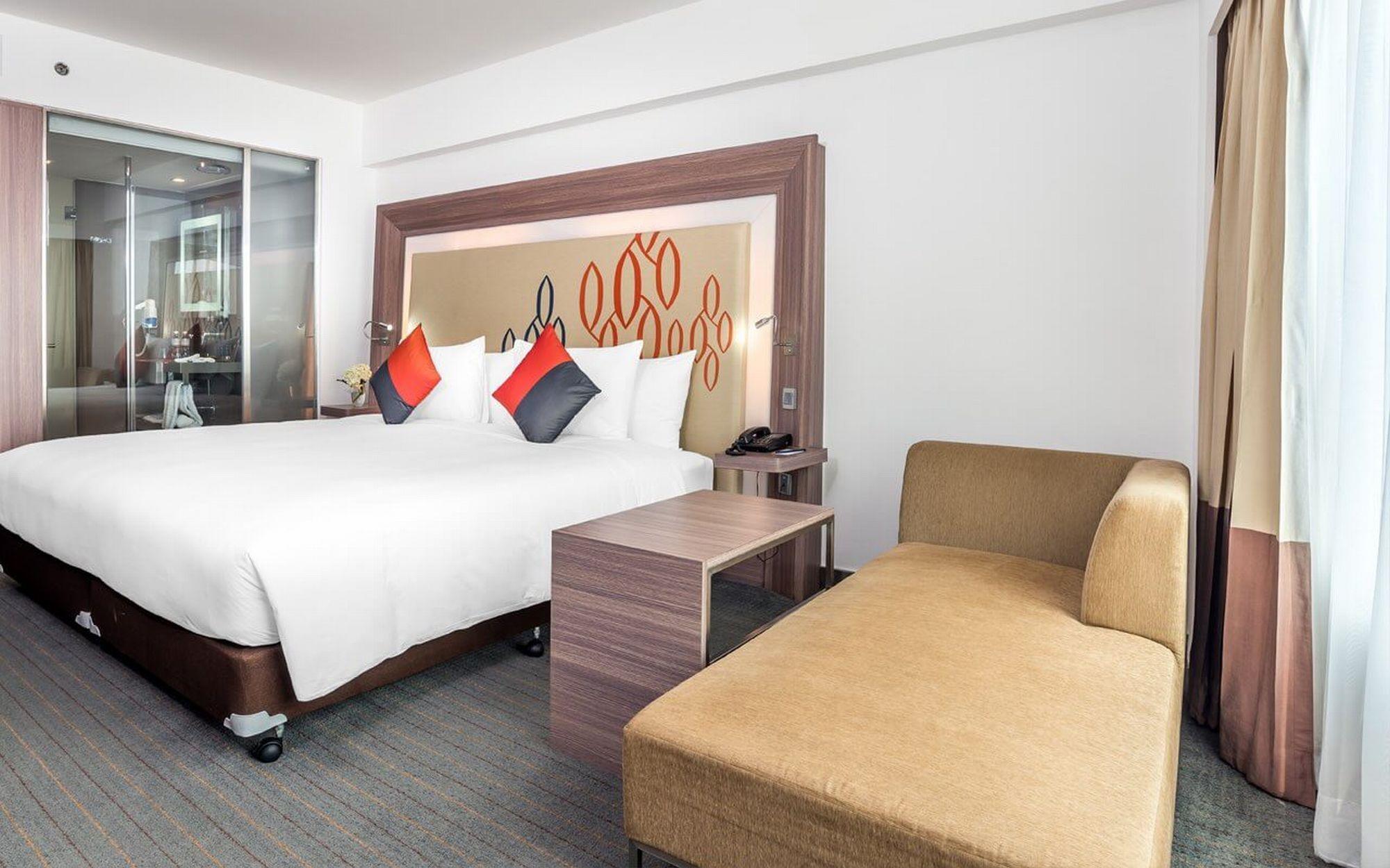 Hilton Garden Inn Bangkok Silom Zewnętrze zdjęcie