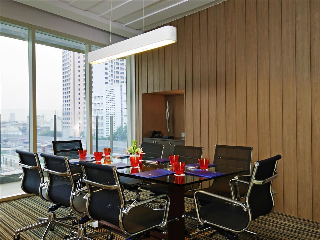 Hilton Garden Inn Bangkok Silom Zewnętrze zdjęcie