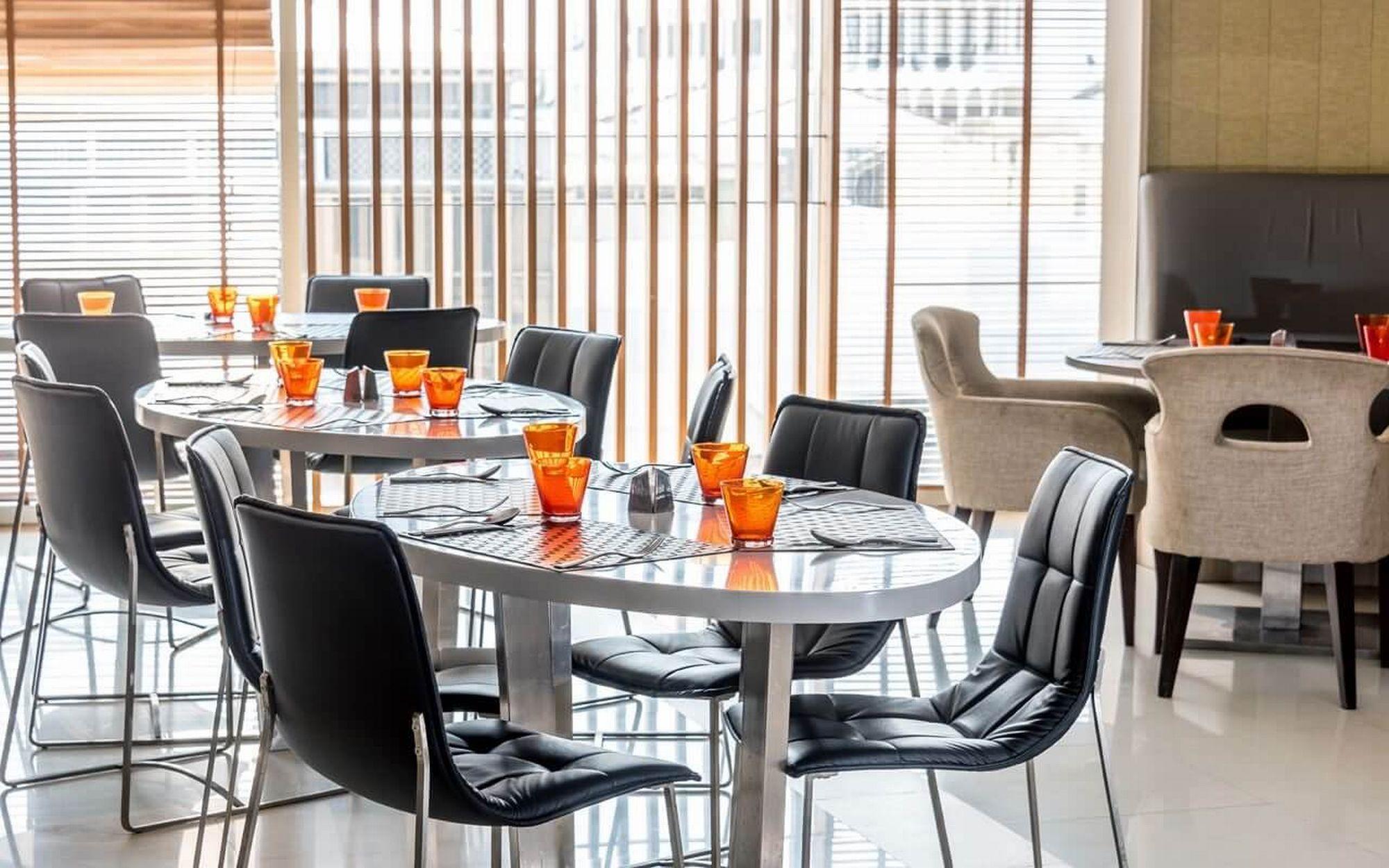 Hilton Garden Inn Bangkok Silom Zewnętrze zdjęcie