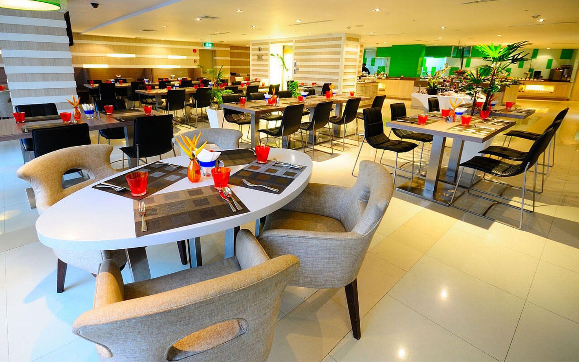 Hilton Garden Inn Bangkok Silom Zewnętrze zdjęcie