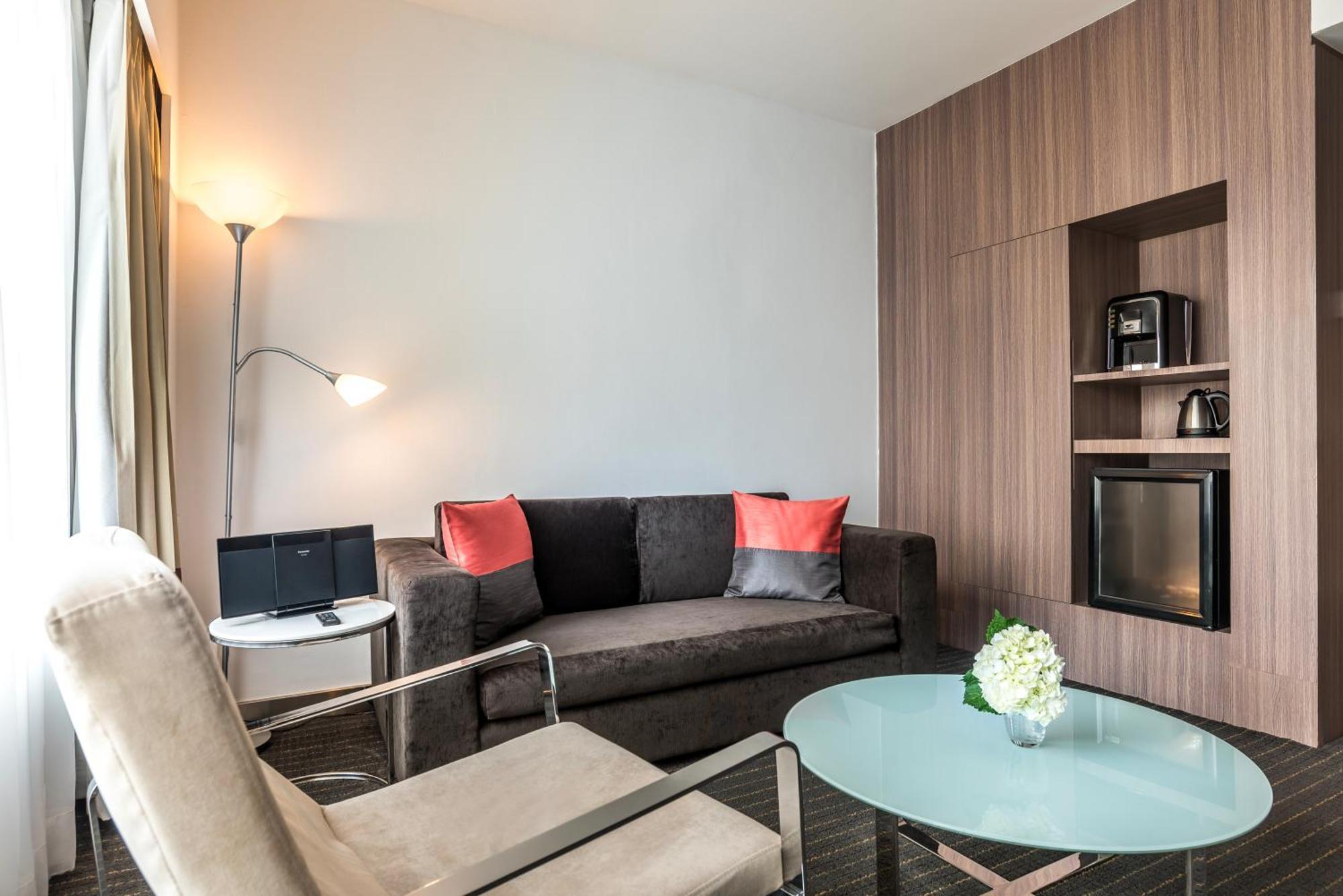Hilton Garden Inn Bangkok Silom Zewnętrze zdjęcie
