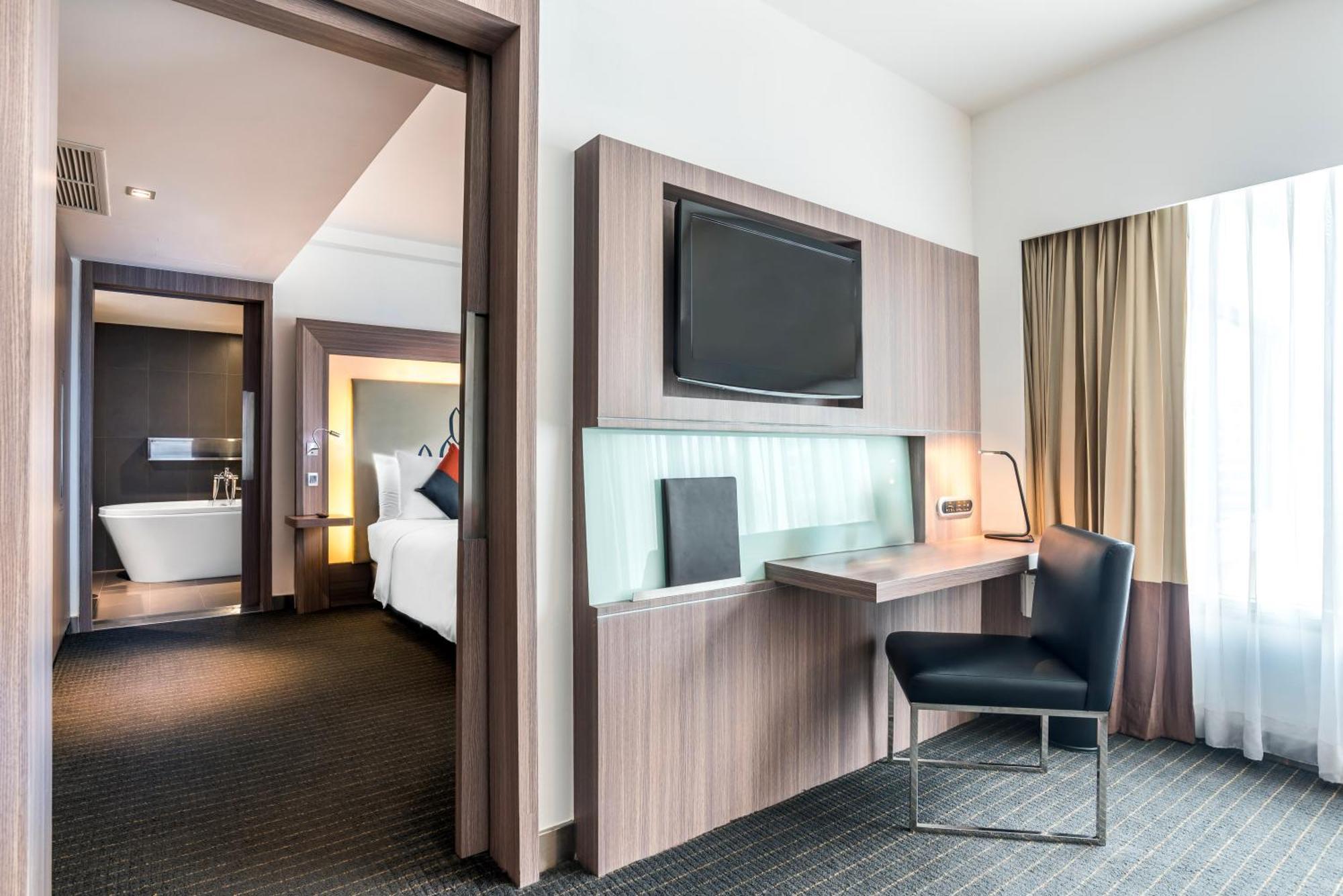 Hilton Garden Inn Bangkok Silom Zewnętrze zdjęcie
