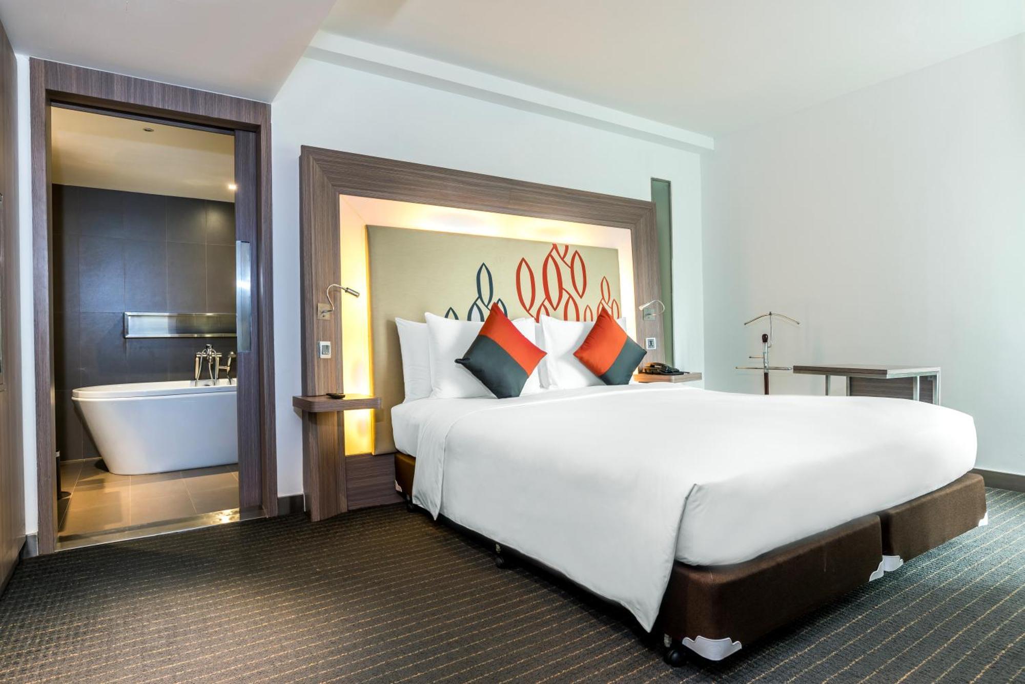 Hilton Garden Inn Bangkok Silom Zewnętrze zdjęcie