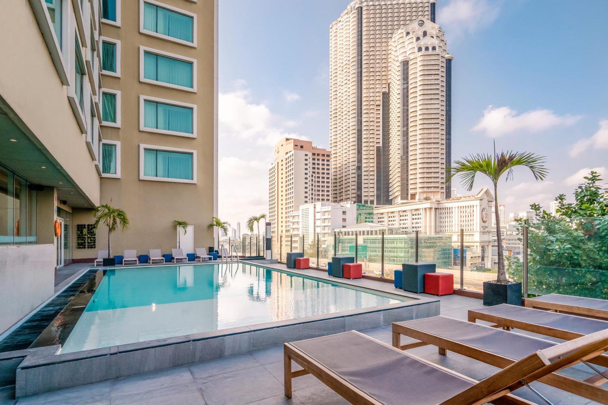 Hilton Garden Inn Bangkok Silom Zewnętrze zdjęcie