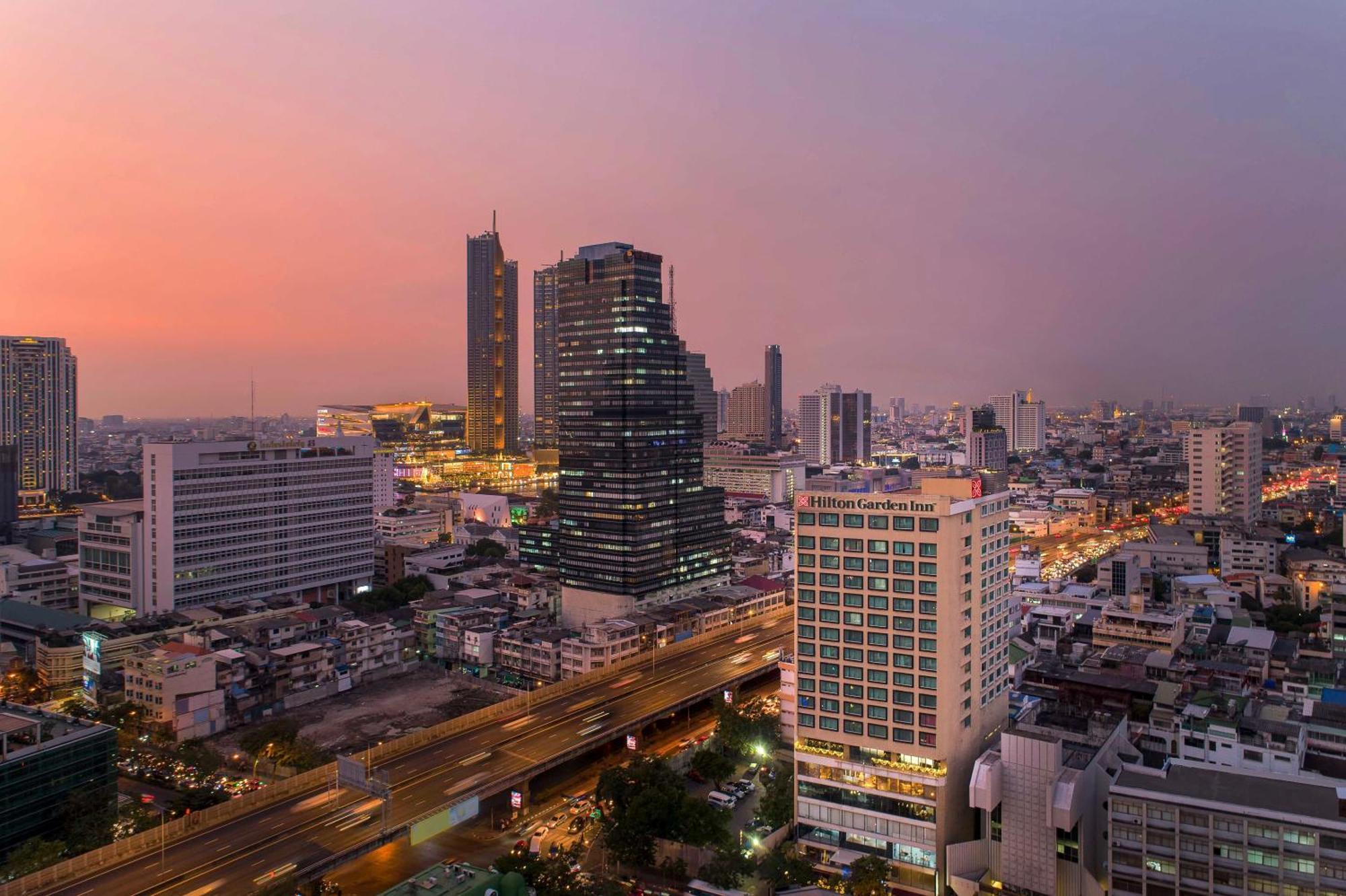 Hilton Garden Inn Bangkok Silom Zewnętrze zdjęcie