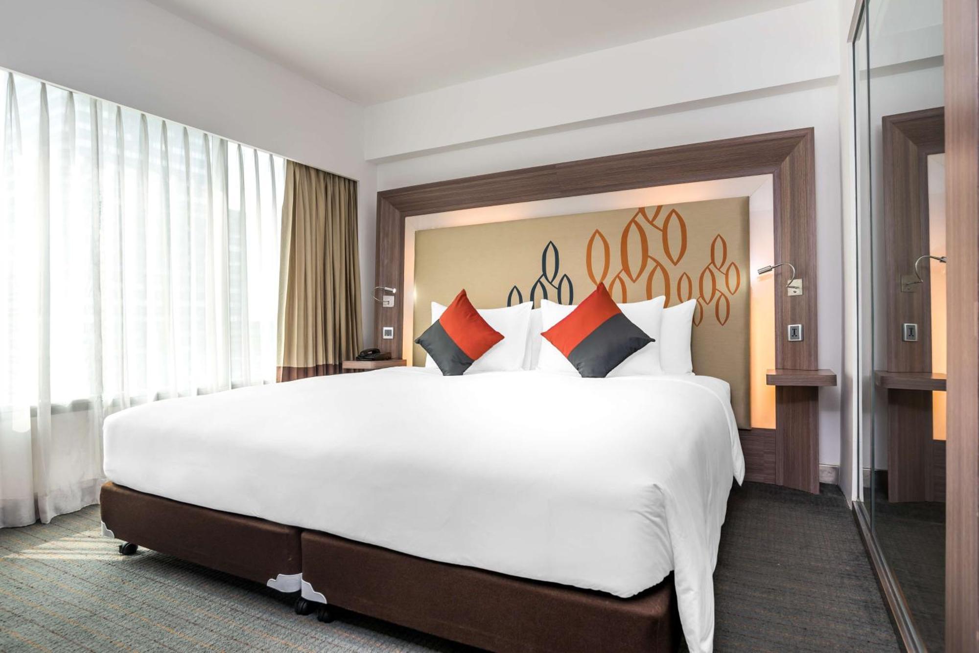 Hilton Garden Inn Bangkok Silom Zewnętrze zdjęcie