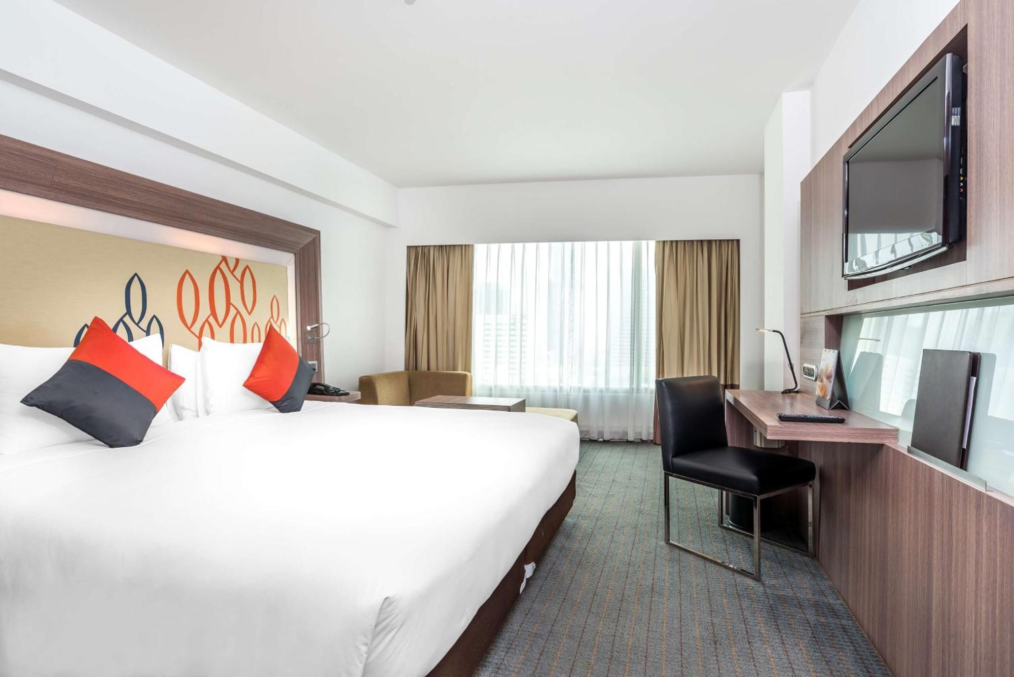 Hilton Garden Inn Bangkok Silom Zewnętrze zdjęcie