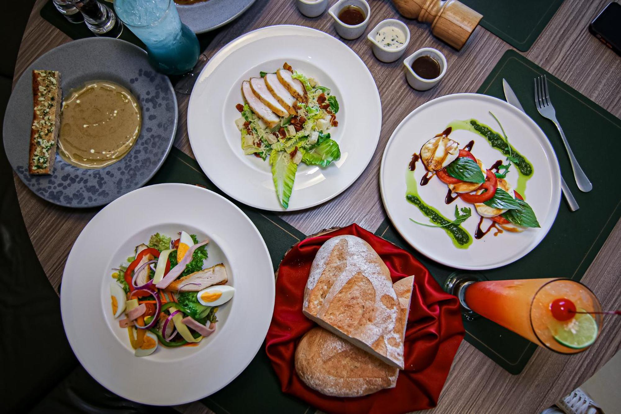 Hilton Garden Inn Bangkok Silom Zewnętrze zdjęcie