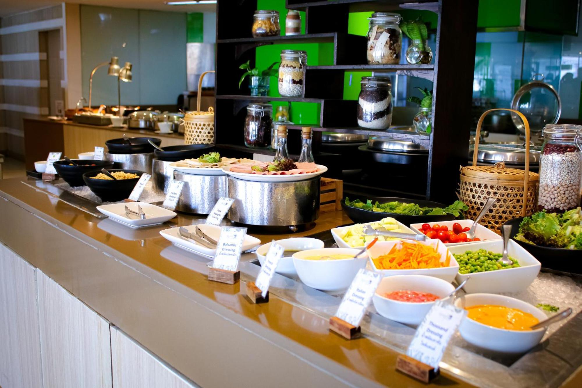 Hilton Garden Inn Bangkok Silom Zewnętrze zdjęcie