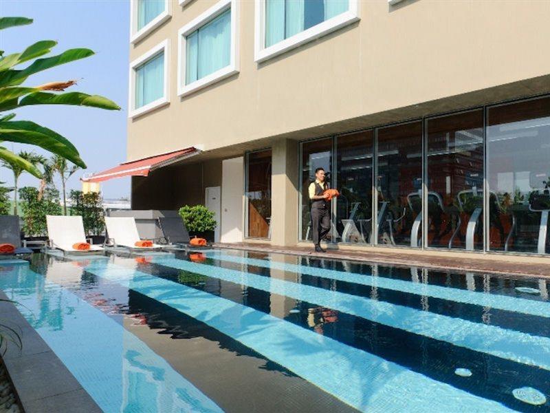 Hilton Garden Inn Bangkok Silom Zewnętrze zdjęcie