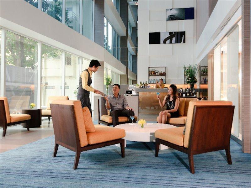 Hilton Garden Inn Bangkok Silom Zewnętrze zdjęcie