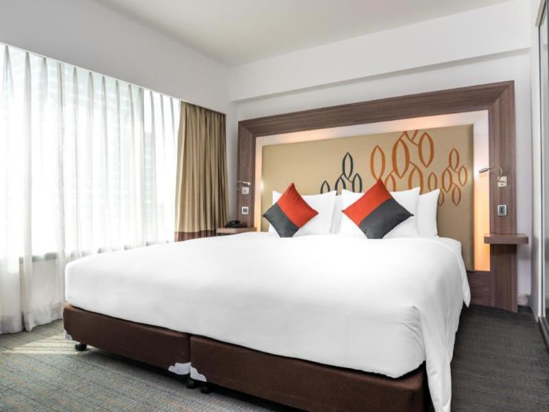 Hilton Garden Inn Bangkok Silom Zewnętrze zdjęcie