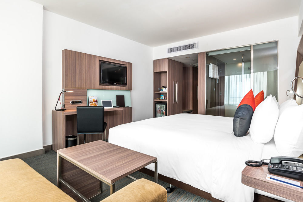 Hilton Garden Inn Bangkok Silom Zewnętrze zdjęcie