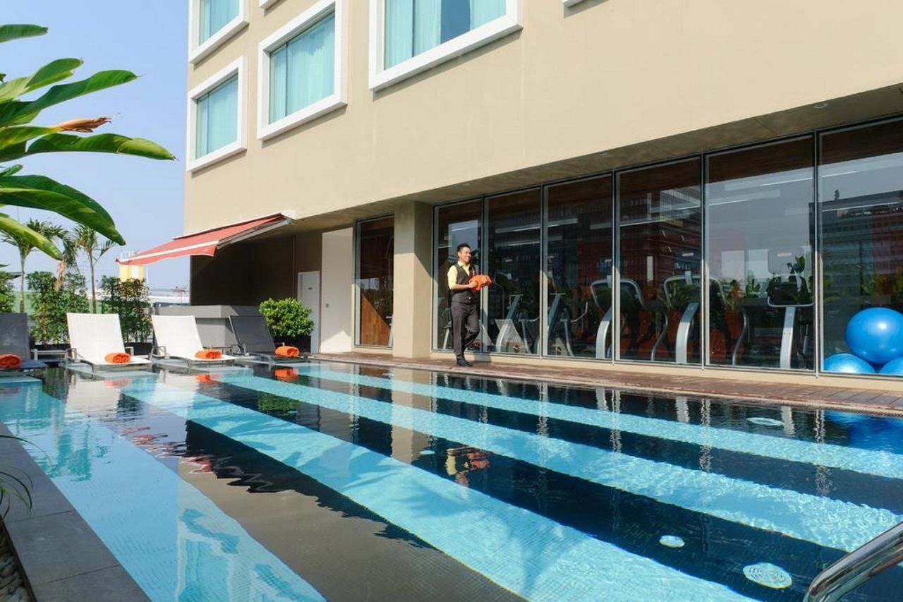 Hilton Garden Inn Bangkok Silom Zewnętrze zdjęcie